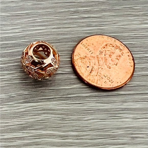 Rose gold plated & clear CZ flower charm - Picture 5 of 5